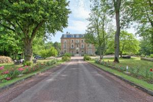 Imagem da galeria de Logis Hôtel & Restaurant - Le Manoir de Sauvegrain em Saint-Lambert