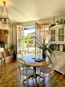 a kitchen with a table and chairs in a kitchen at charmante maison dans le Morvan in Lormes