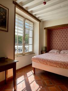 a bedroom with a bed and a window at charmante maison dans le Morvan in Lormes