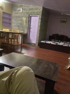 a living room with a table and a purple door at Ahmed Lodge in Harganyiwan