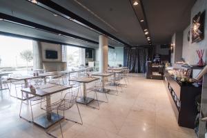 Гостиная зона в Petit Palace Tamarises
