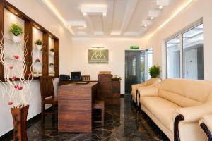 a waiting room with a couch and a desk at Pleasant Hill Resort - Munnar in Munnar +36 photos