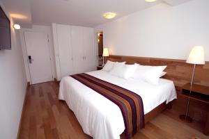 Postel nebo postele na pokoji v ubytování Hotel Plaza de Armas Cusco