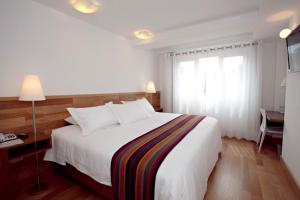 Postel nebo postele na pokoji v ubytování Hotel Plaza de Armas Cusco