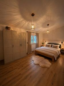 a bedroom with a large bed and a rug at Blockhaus am Edersee in Vöhl