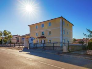 Budova, v ktorej sa apartmán nachádza