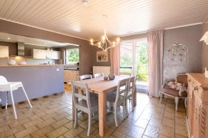 a kitchen and dining room with a table and chairs at Gîte Ô16 in Nassogne