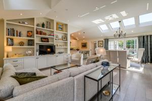 a living room with a couch and a tv at Walkable Mill Valley Gem: Private Patio + Yard in Mill Valley