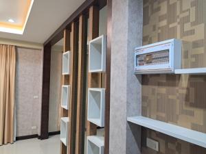 a room with a television on a wall at Minie House Hatyai in Hat Yai +49 photos