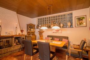 a dining room with a table and chairs and a fireplace at Doppelzimmer mit Dusche und Wc in Lennestadt