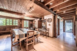 a dining room with a wooden table and chairs at Chalet Familial Chaleureux in Abondance