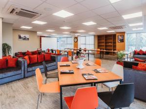 a conference room with a table and chairs at Ibis Mohammedia in Mohammedia