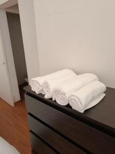 a pile of towels sitting on top of a dresser at Villa Régio Studio in Vila do Conde +4 photos