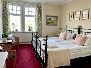 a bedroom with two beds and a window at Göta Hotell in Borensberg