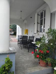 a patio with black chairs and a table and flowers at Ferienwohnung DuO in Stubenberg