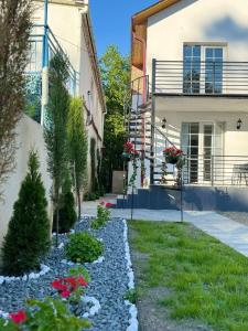 a garden in front of a house at Manika Grigoleti in Grigoleti