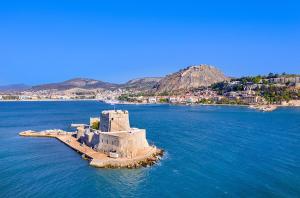 an island in the middle of a large body of water at La Casa Del Cuore in Kiveri