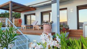 a house with a porch with a patio at Villa Tulivu in Paleros