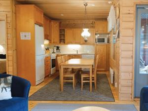 a kitchen with a table and chairs in a room at Kärpänpesä B in Syöte