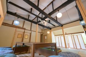 a dining room with a table and chairs at 高野神谷宿 一結 in Koyasan