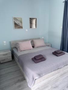 a bedroom with a bed with two pillows on it at Palms Guest House in Himare