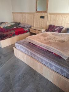 a bedroom with two beds and two night stands at Auli haven in Joshīmath