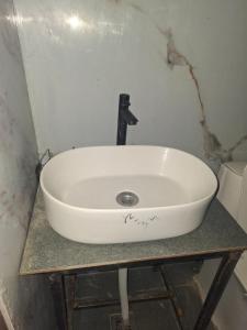 a white sink on a table in a bathroom at Auli haven in Joshīmath