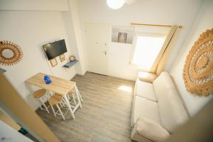 a living room with a couch and a table at Casa Edison in Conil de la Frontera