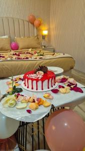 a room with a cake on a table with a bed at شاليه ياسمين حتا الخاص - Jasmin Hatta Private Chalet in Hatta