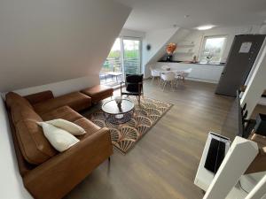 a living room with a couch and a table at Steuerbord Nock mit Hund in Wangerland