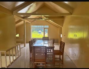 a dining room with a table and chairs at Samoon Guest House in Karnāl +19 photos