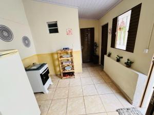 a kitchen with a stove and a tiled floor at Pousada e Pensionato Consuelo in Montes Claros