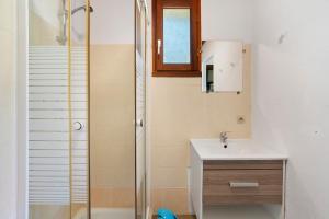 a bathroom with a sink and a shower at 16. Les Sources option clim- 2 pers in Calviac +22 photos