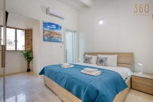 a bedroom with a bed with towels on it at Private Room in Hamrun HMR006 in Hamrun