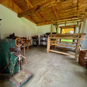 a room with a wooden ceiling and a room with a machine at Willa Pod Dębem in Koczarki
