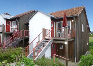 a row of houses with red and white at Ferienwohnung Gerda in Zandt