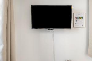 a flat screen tv hanging on a white wall at Fewo in der Altstadt - Metter in Bietigheim-Bissingen