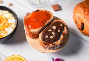 a plate with a pastry with peanut butter and jelly at B&B HOTEL Montpellier Centre Le Millénaire 3 étoiles in Montpellier +24 photos
