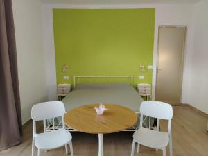 a room with a table and two white chairs at Kasa - B&B by Kristel in Maglione +30 photos