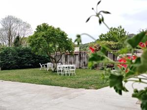 a group of white tables and chairs in a yard at Kasa - B&B by Kristel in Maglione