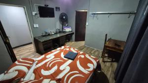 a bedroom with a bed and a sink in it at Silhouette Guesthouse in Welkom +1 photo