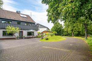 an empty street in front of a house at Eifelraum-Relaxwohnung mit Sauna in Oberbettingen