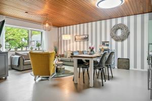a living room with a table and chairs at Eifelraum-Relaxwohnung mit Sauna in Oberbettingen