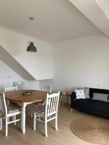 a living room with a table and chairs and a couch at Quinta do Avô Brum in Flamengos