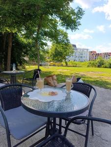 a table with two drinks on top of it at Mirella apartman in Palić