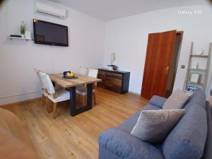 a living room with a blue couch and a table at Apartments Nadine Mljet Komfort mit Meerblick in Okuklje