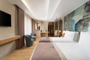 Un pat sau paturi într-o cameră la Shirisha Hotel Istanbul +27 fotografii