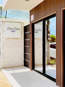 a front door of a building with a sign on it at Bello apartamento con piscina cerca del mar in San Juan del Sur