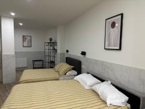 two beds sitting next to each other in a room at URDAIHOME SUITES & BIKEs in Guernica y Luno