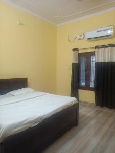 a bedroom with a large bed and a window at Shivalik restaurent and hotel in Kālādhūngi